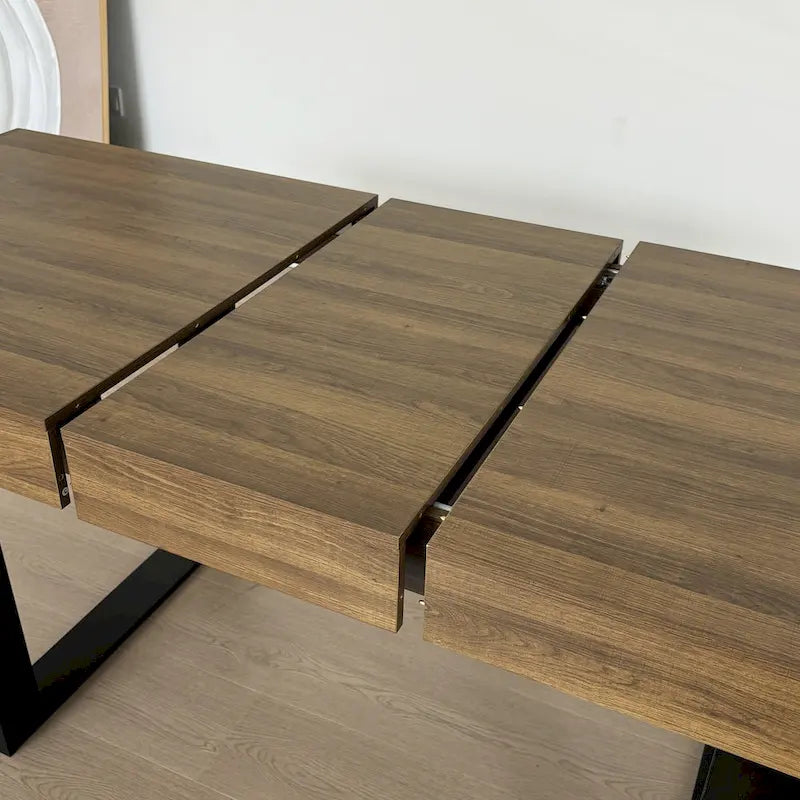 Table de salle à manger extensible polyvalente pour les grandes réceptions, améliorant l'expérience culinaire