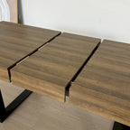 Table de salle à manger extensible polyvalente pour les grandes réceptions, améliorant l'expérience culinaire