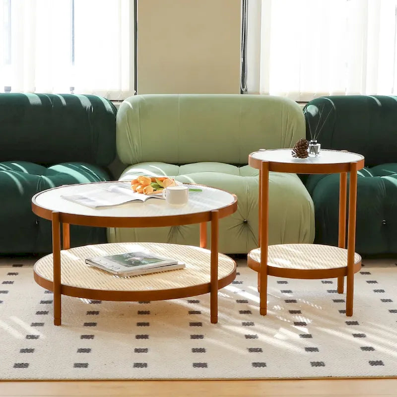 Ensemble table basse de ferme moderne, tables gigognes rondes en bois et tables d'appoint.