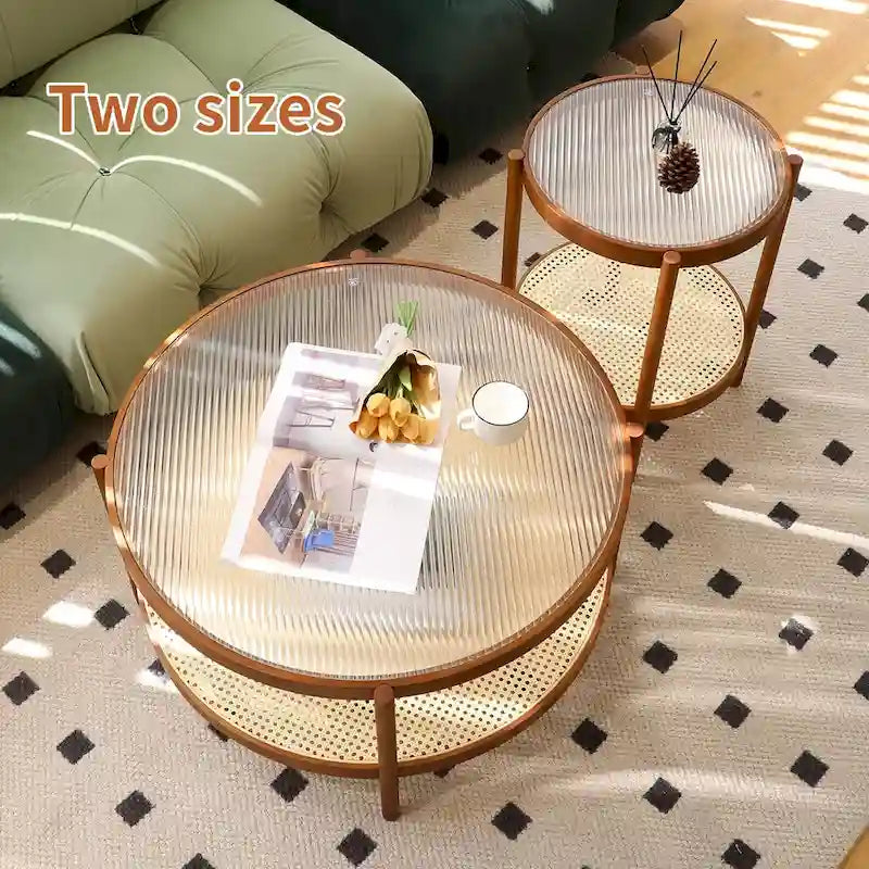 Ensemble table basse de ferme moderne, tables gigognes rondes en bois et tables d'appoint.
