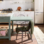 Îlot de cuisine en bois style ferme avec rangements multiples