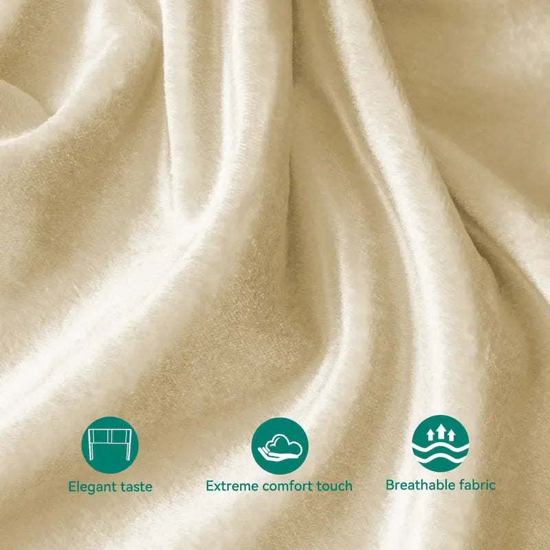 Cadre de lit Queen rembourré avec tête de lit en velours beige et oreilles.