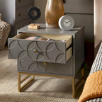 Table d'appoint à 2 tiroirs en métal doré avec motif en losange en arche
