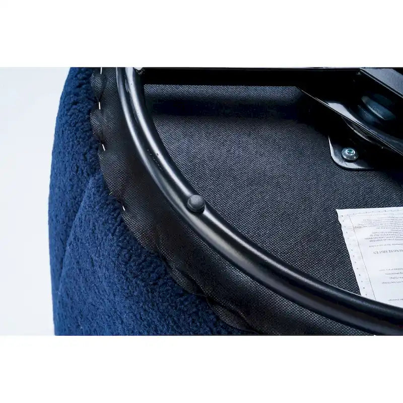 Fauteuil pivotant d'appoint en tissu Teddy, fauteuil club rembourré avec piètement pivotant rond en métal noir.