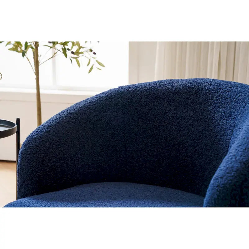 Fauteuil pivotant d'appoint en tissu Teddy, fauteuil club rembourré avec piètement pivotant rond en métal noir.